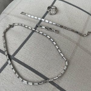 Swarovski jewerly 3 piese set. Great Condition. Ring Size 7. Gift Idea.